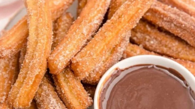 Churros Spanyol Renyah Manis Dengan Taburan Gula