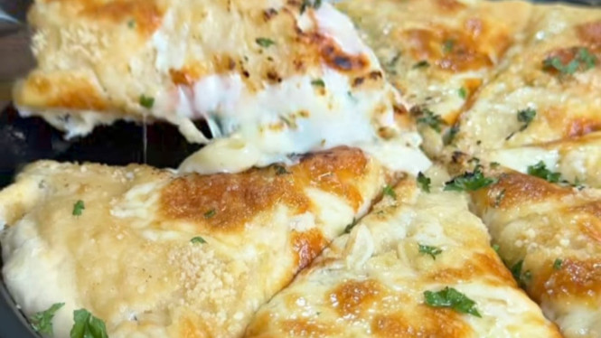 Homemade pizza mozarella lumer yang sangat lezat