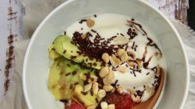 Sensasi unik makan es podeng dengan es krim