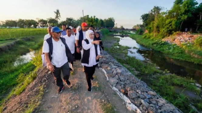 Gubernur Jatim tinjau tanggul bronjong Sungai Selowogo, Situbondo
