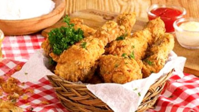 Ayam tepung garing dengan cita rasa saus tiram spesial.