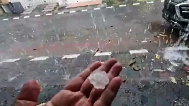 BMKG sebut hujan es di lampung barat dipicu awan cumulonimbus