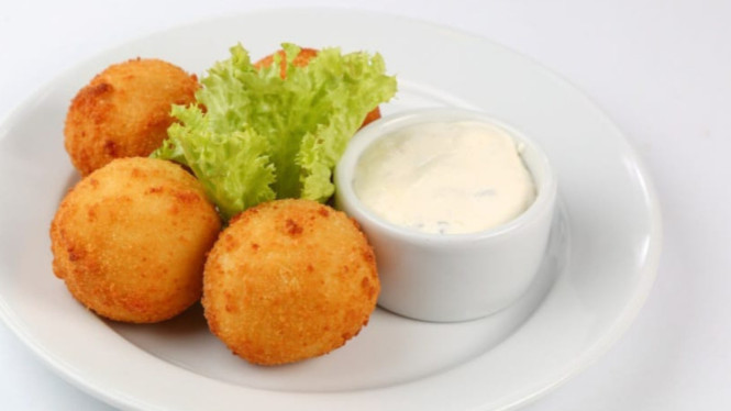 Camilan potato cheese ball renyah yang sangat lezat