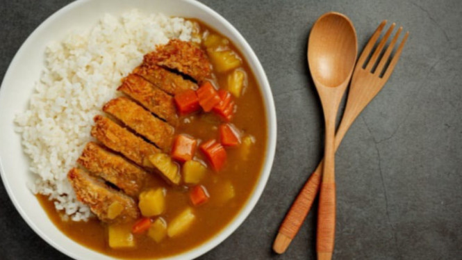 Menu makan siang lezat chicken katsu curry