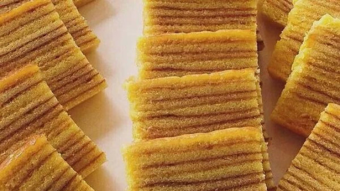 Kue lapis legit yang telihat lembut dan lezat