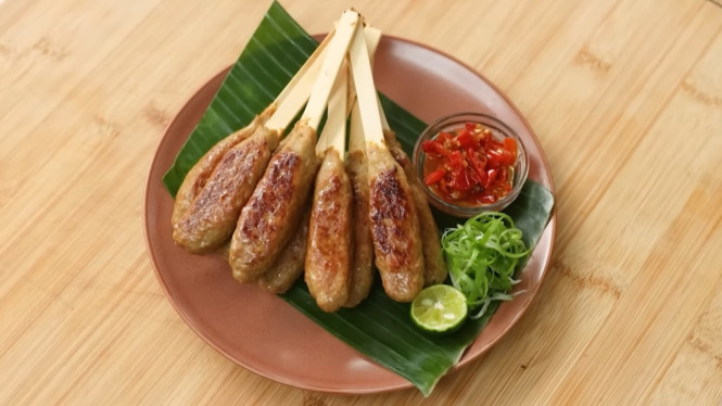 Resep Sate Lilit Ayam Kenyal Lembut ala Devina Hermawan