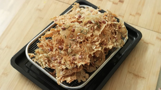 Resep Rempeyek Kacang Teri Gurih Ala Devina Hermawan