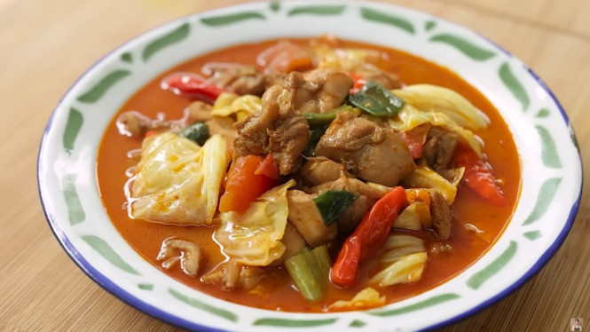Resep Tongseng Ayam Kaya Rempah ala Devina Hermawan