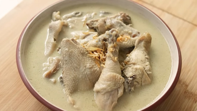 Resep Opor Ayam Putih Creamy dan Gurih ala Devina Hermawan