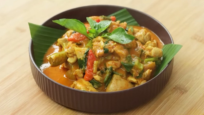 Resep Ayam Oseng Bumbu Pepes ala Devina Hermawan