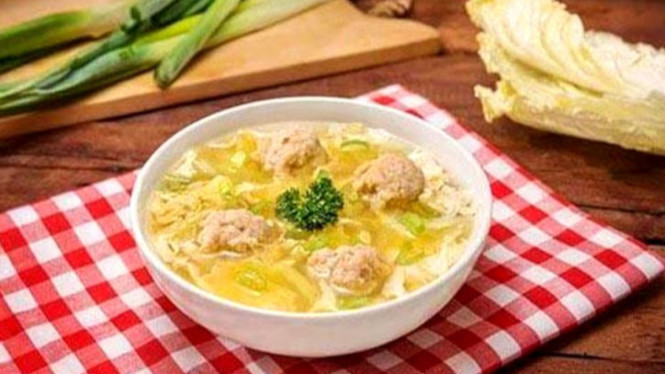 Sup Bola Ayam Sayuran, menu sederhana yang penuh gizi.