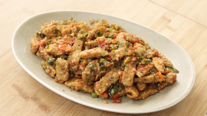 Resep Tempe Chili Padi Gurih Pedas ala Devina Hermawan