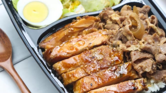 Sajian chicken teriyaki yang manis dan gurih