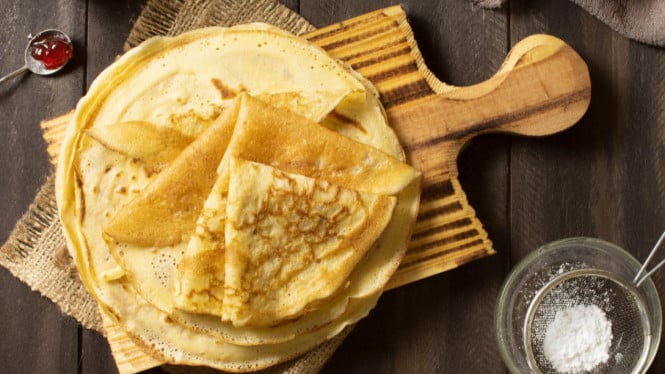 Ilustrasi pancake pisang keju yang manis dan mengenyangkan