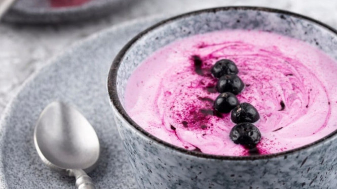 Dessert unik dan creamy mousse blueberry