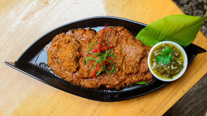 Rendang Padang asli dengan bumbu rempah pilihan