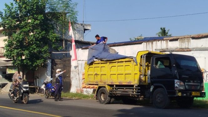 Dishub Lumajang lakukan penertiban angkutan barang