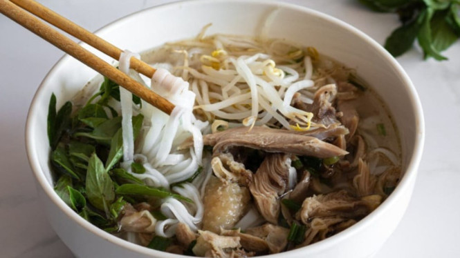 Menu chicken pho soup favorit keluarga