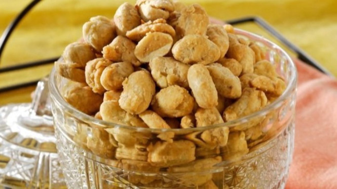 Kacang goreng bumbu pedas daun jeruk