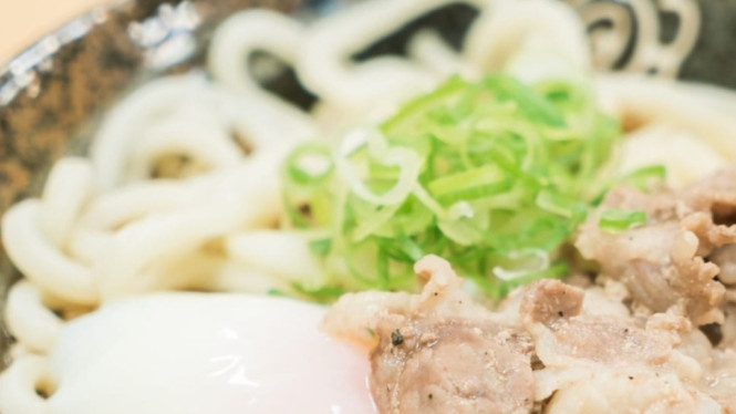 Hidangan lezat creamy mushroom udon