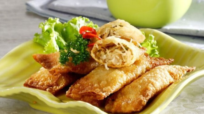 Bihun gulung pangsit bakso sapi camilan keluarga