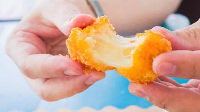 Lezatnya camilan cheese ball yang creamy