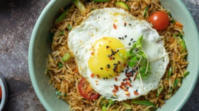 Nasi goreng telur sayur lezat