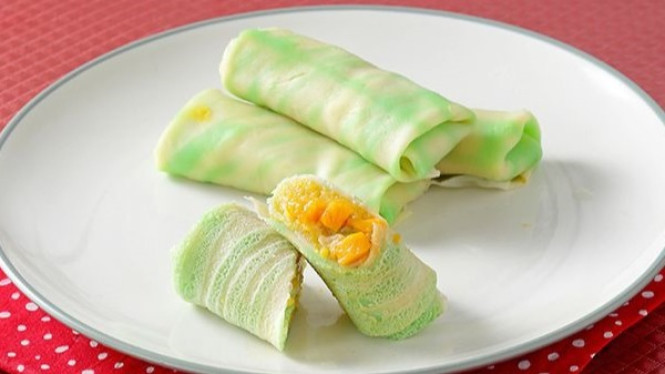 Resep dadar gulung vla buah untuk variasi rasa