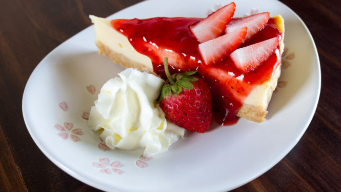 Kombinasi sempurna dalam sepotong strawberry cheesecake