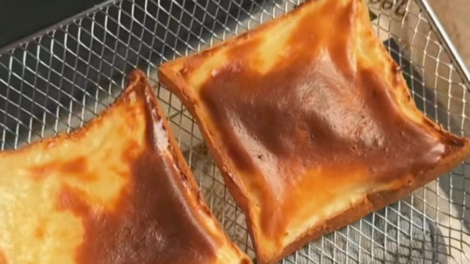Camilan lezat basque cheesecake toast