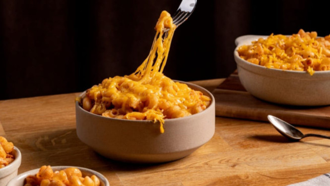 Hidangan lezat cheesy fried udon