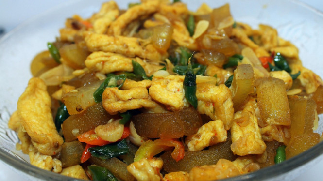 Oseng kikil tahu pedas manis ala warteg