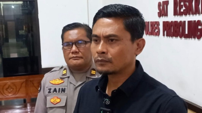 Kasat Reskrim dibarengi dengan Kasi Humas Polres Probolinggo Kota
