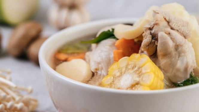 Sop ayam hidangan sup lezat