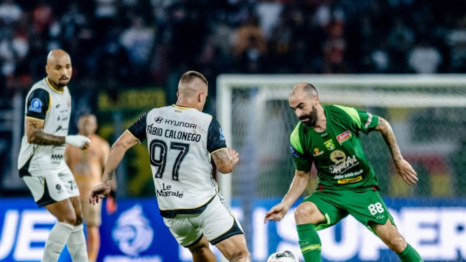 Laga Persebaya Surabaya vs Persija Jakarta