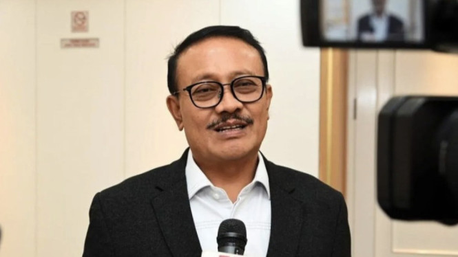 Anggota Komisi VI DPR Gde Sumarjaya Linggih diwawancara media