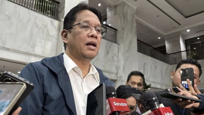Menkeu Purbaya Yudhi Sadewa dicegat wartawan di Kemenkeu