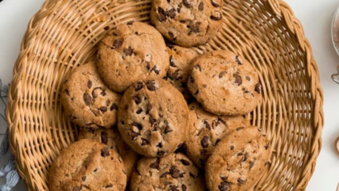 Camilan simple triple chocolate cookies