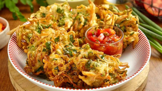 Bakwan kelor, cara lezat menikmati sayur setiap hari.