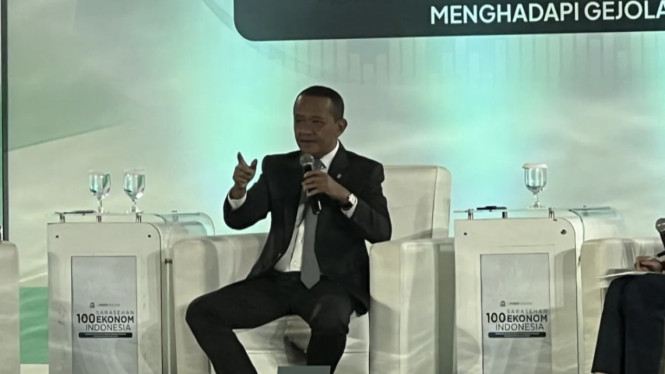 Menteri ESDM Bahlil Lahadalia memberi paparan