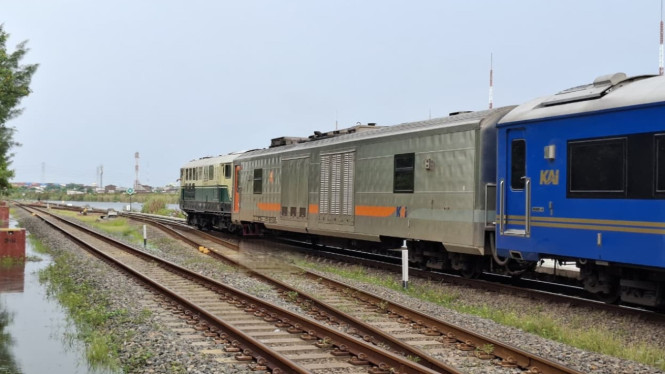 banjir semarang ganggu jalur kereta di daops 9 jember