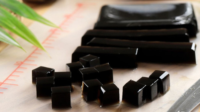 Cincau hitam tekstur kenyal bebas pengawet