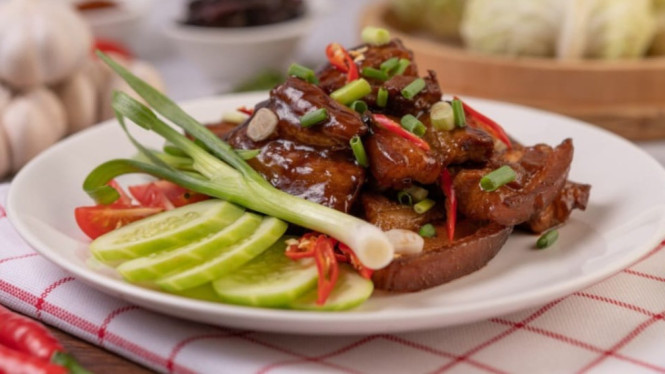 Ayam semur hidangan lezat