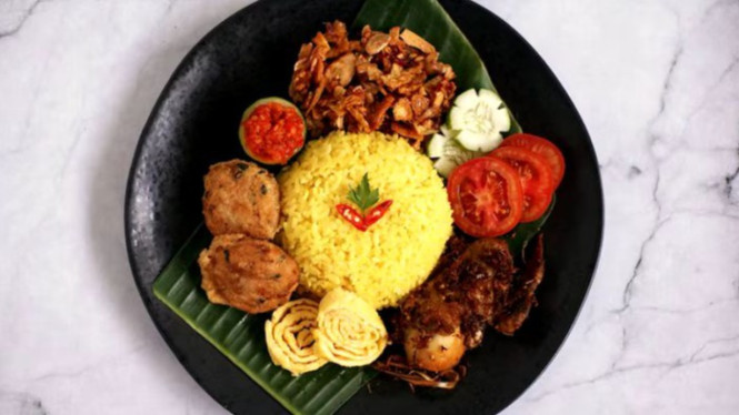 Warna kuningnya cerah, aromanya harum, dan rasanya gurih