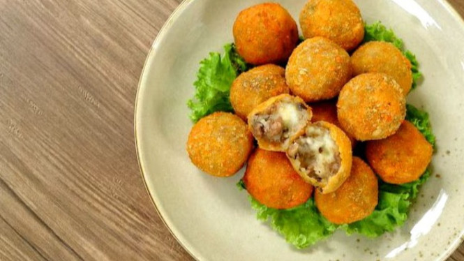 Bitterballen bayam keju, camilan sehat yang bikin nagih