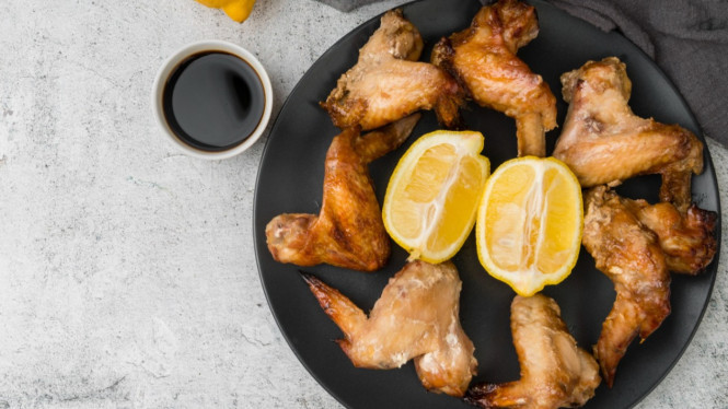 Sayap ayam lemon untuk menu keluarga