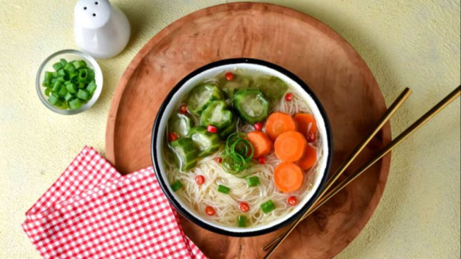 Oyong lembut, soun kenyal, dan kuah gurih yang menggoda.