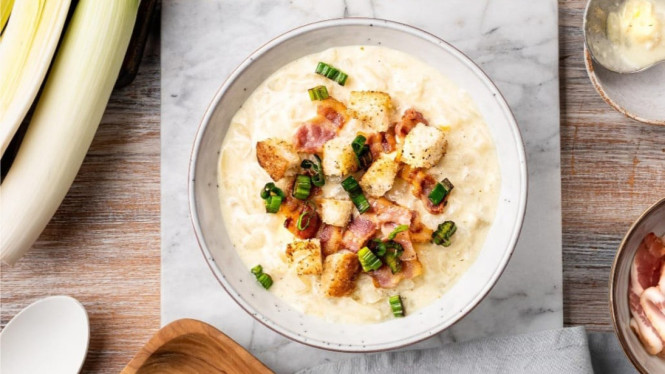 Lezatnya bubur ayam kuah soto