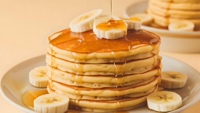 Pancake pisang lembut siap disajikan
