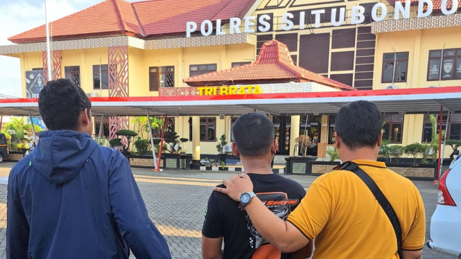 Pengedar saat dibawa ke Mapolres Situbondo